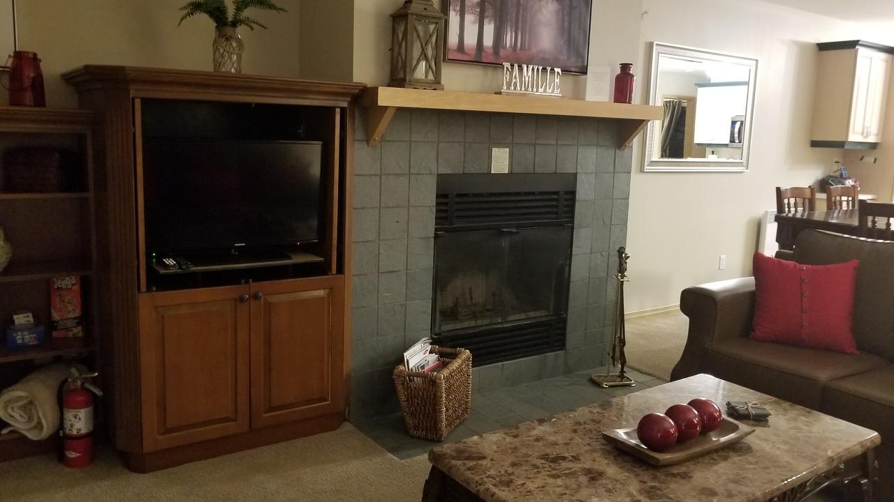 2 Bedroom Condo In Pedestrian Village By Amazing Property Rentals Mont-Tremblant Luaran gambar